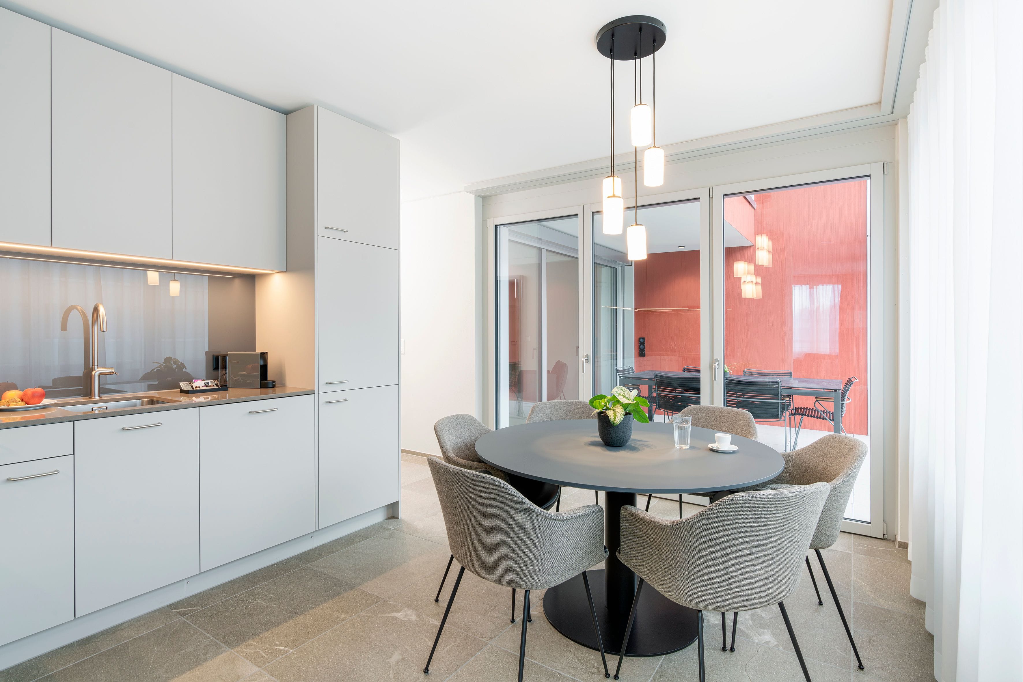 3_zimmer_family_apartment_suite_kitchen_papieri_citystay