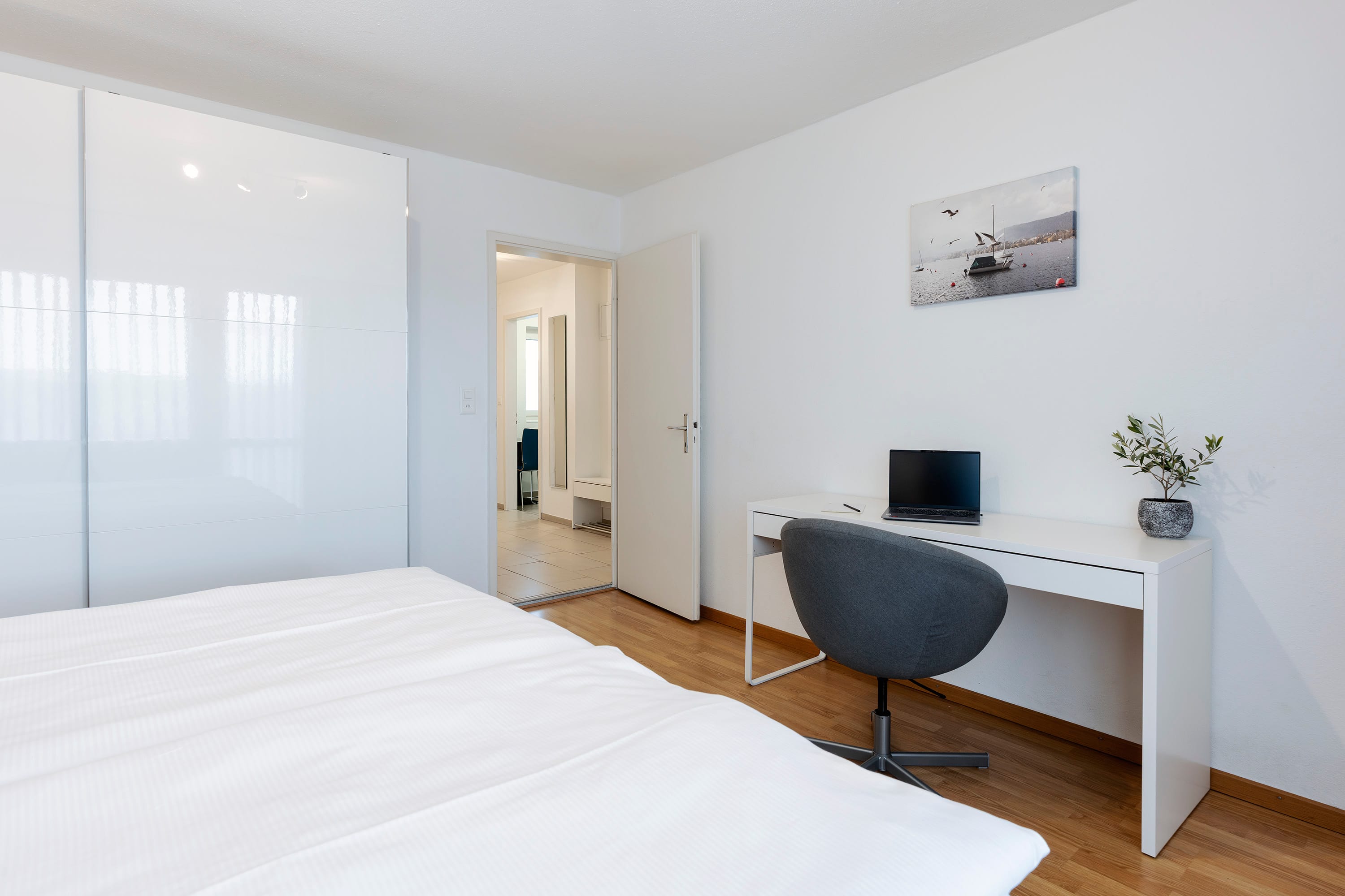 2-bedroom-apartment-bedroom-ringstrasse