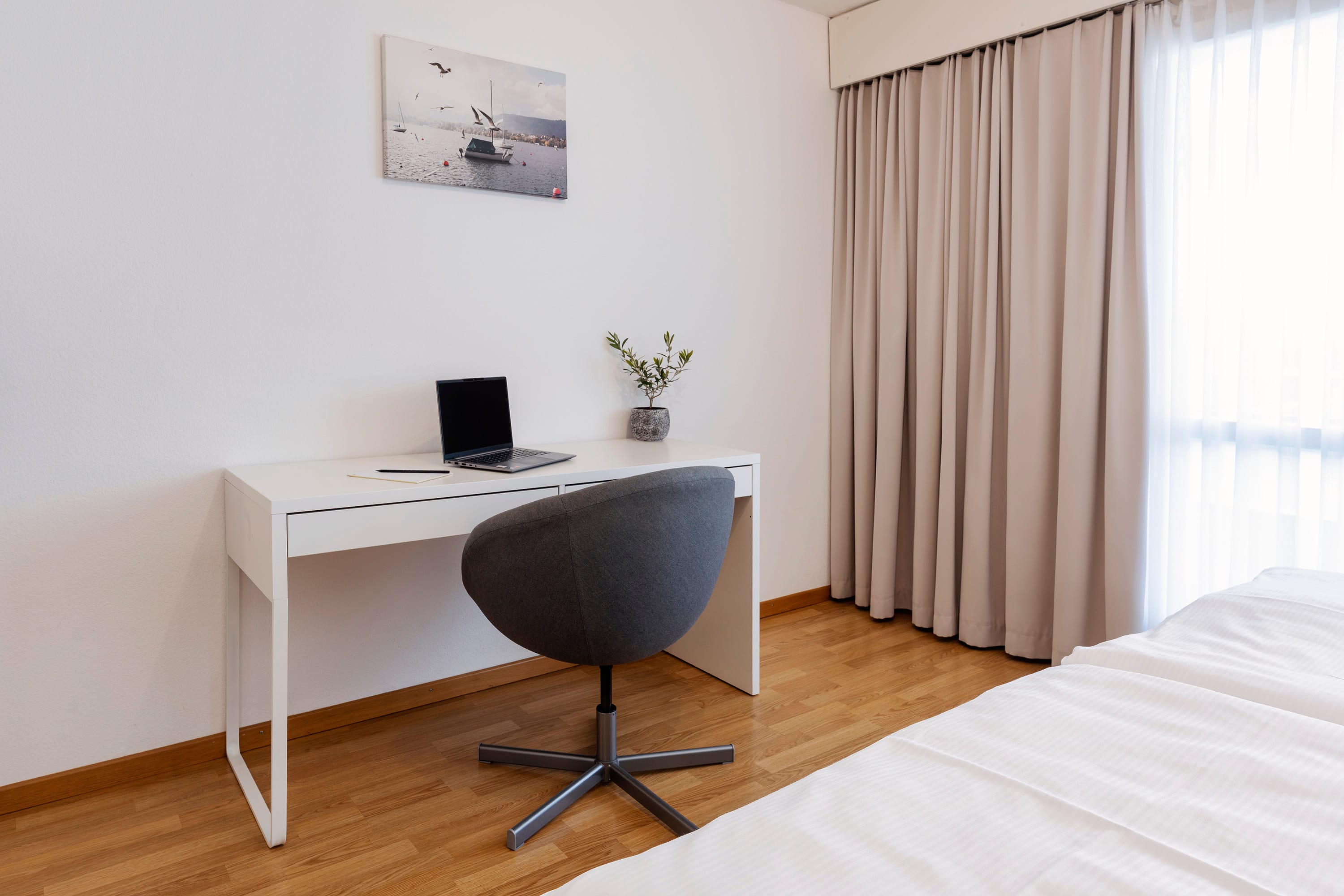 1-beroom-apartment-workplace-ringstrasse