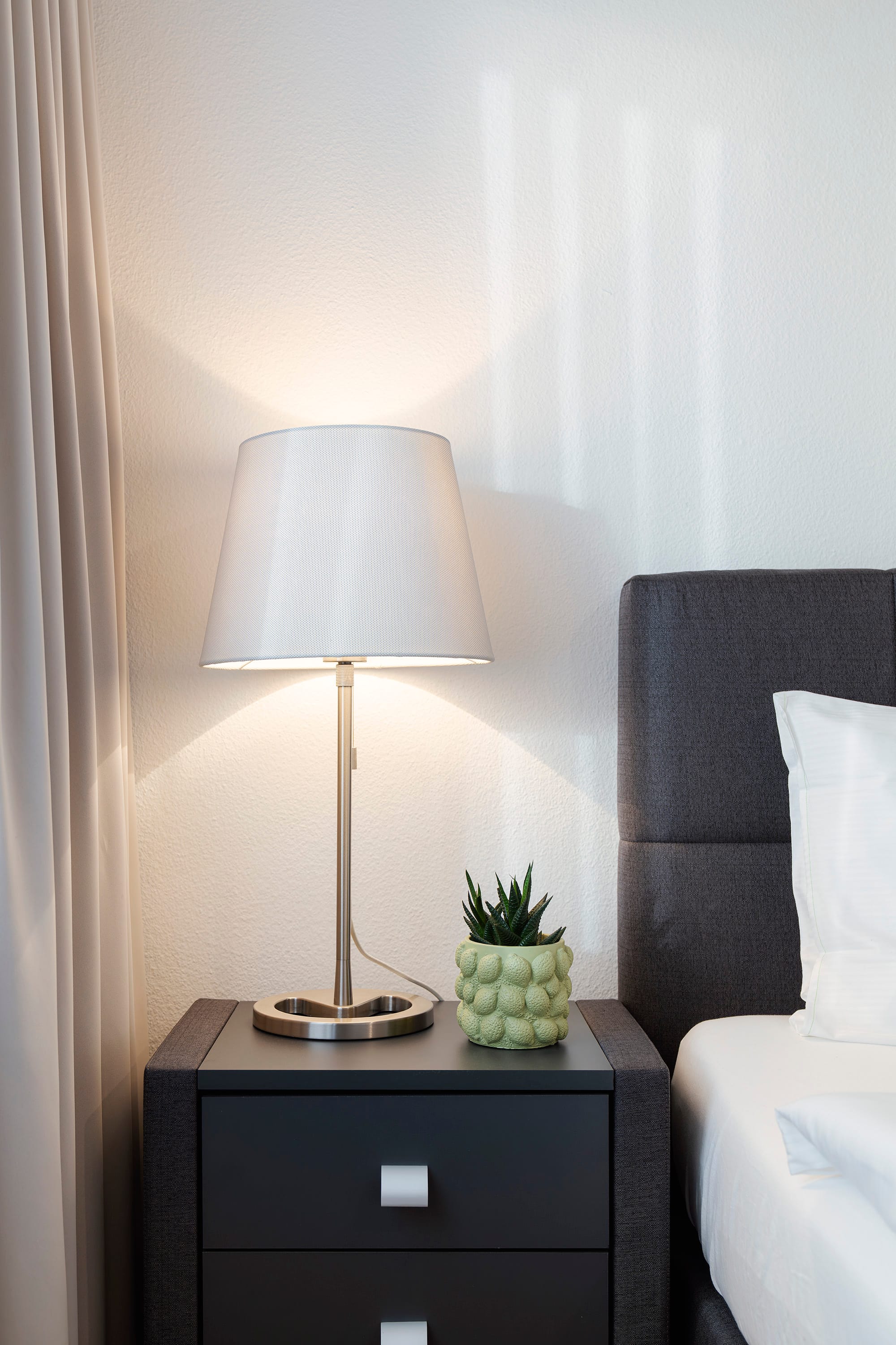 2-bedroom-apartment-bedroom-ringstrasse