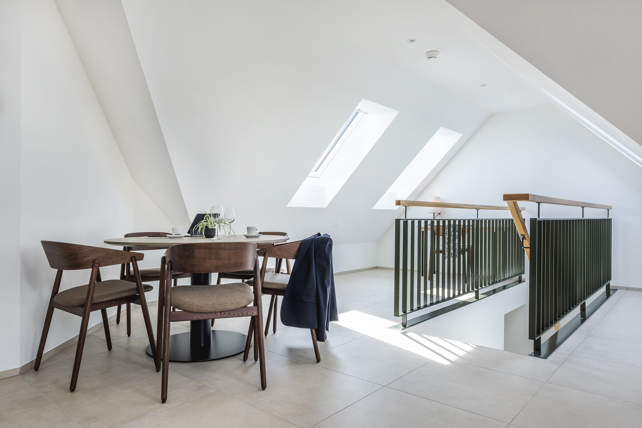 penthouse_family_apartment_citystay_zeughausstrasse_diningarea