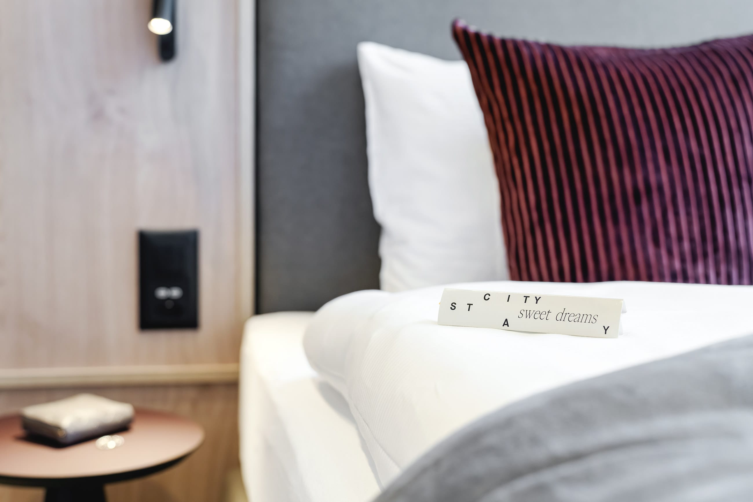 studio_apartment_suite_citystay_zeughausstrasse_bed