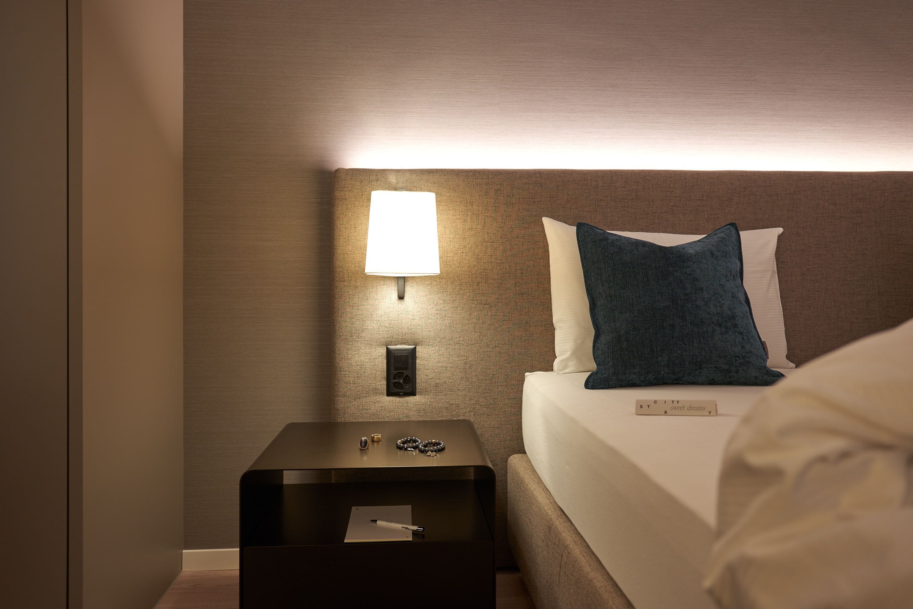 1_bedroom_apartment_suite_bedroom_zurich_citystay
